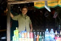 Laos - Vang Vieng - Shop Lady
